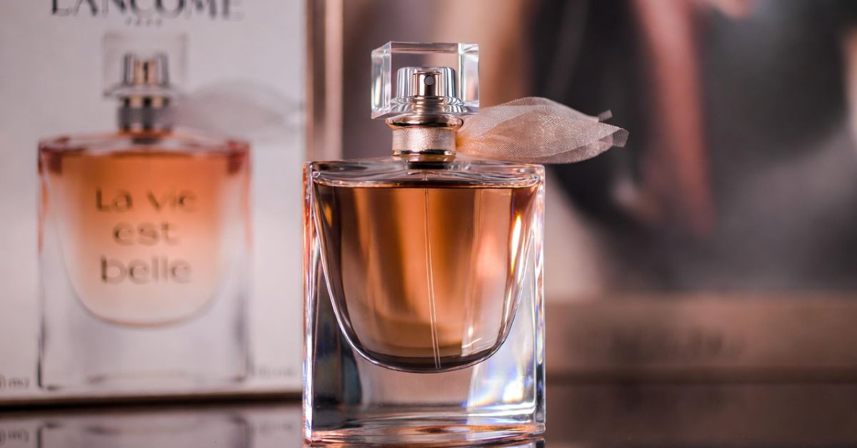 La Vie Est Belle 100ml Onde Comprar Melhor Pre&ccedil;o Original Mais Barato Com Frete Gr&aacute;tis, perfume feminino, fam&iacute;lia olfativa gourmand floral, avalia&ccedil;&atilde;o t&eacute;cnica de performance e versatilidade
